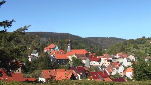 Die hessische Kirche inmitten des Dorfes